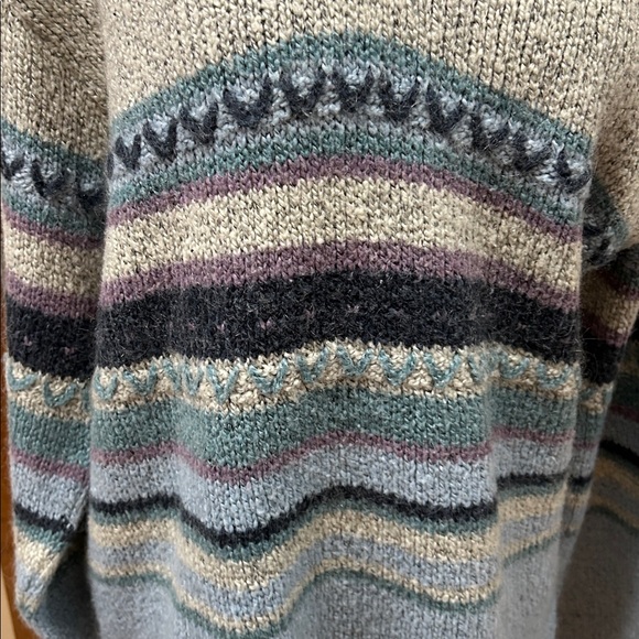 Elegant Vintage 90s Van Heusen V-Neck Sweater Soft Gray-Blue & Purple Fits L/XL - Picture 3 of 6